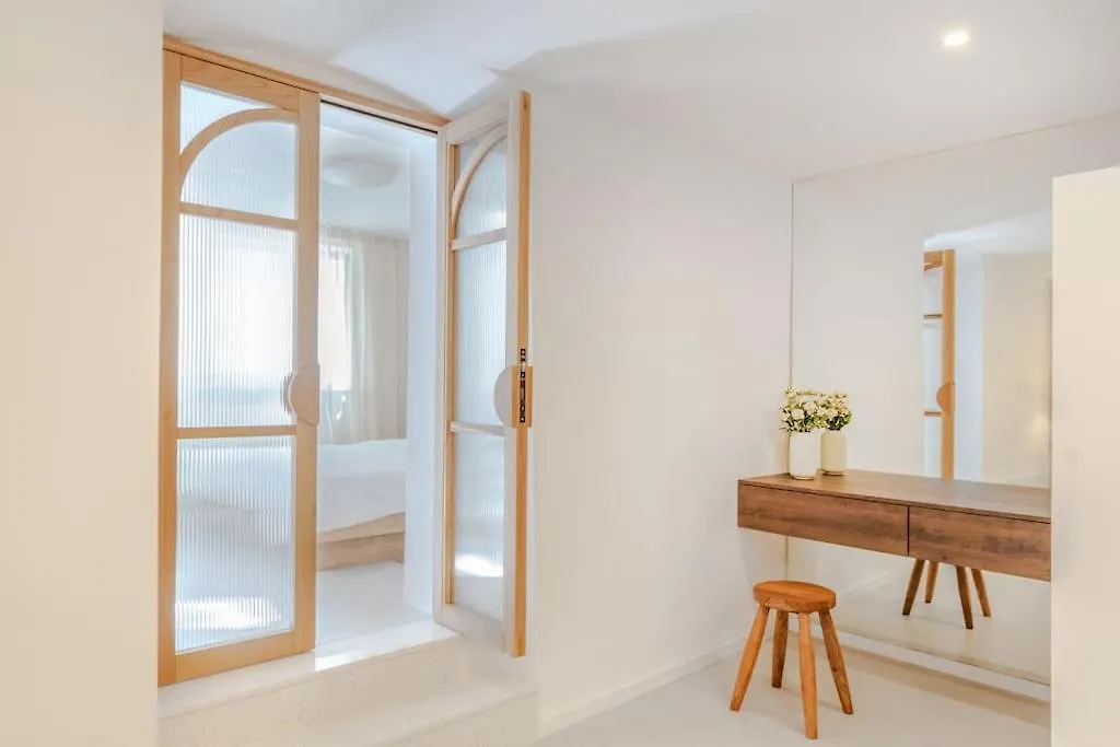 Ray Apartment Split