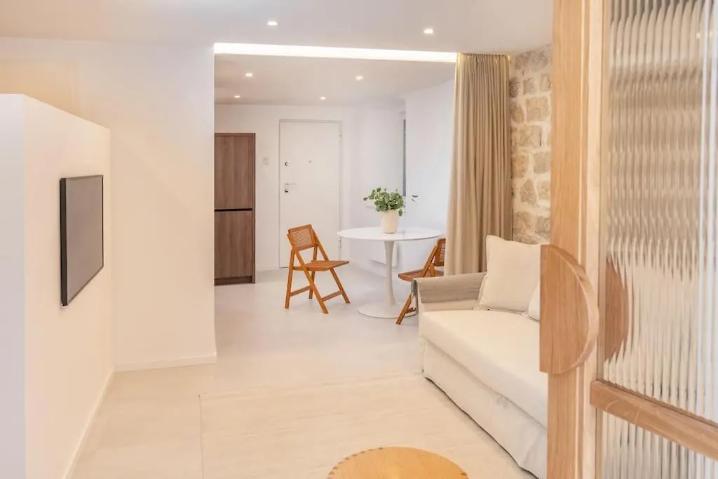 Ray Apartment Split