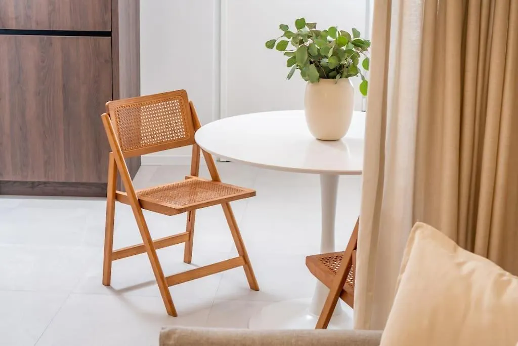 Ray Apartment Split