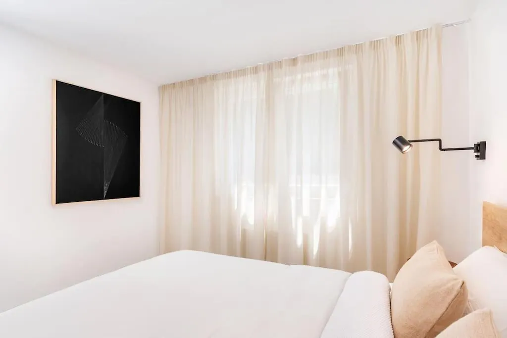 Ray Apartment Split