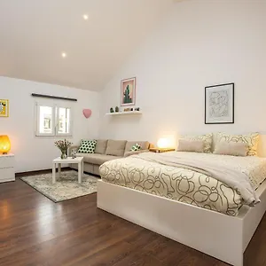  Apartment 4 Us