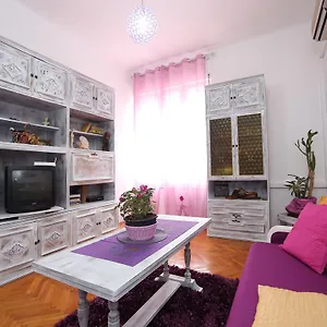  Apartment Liatris
