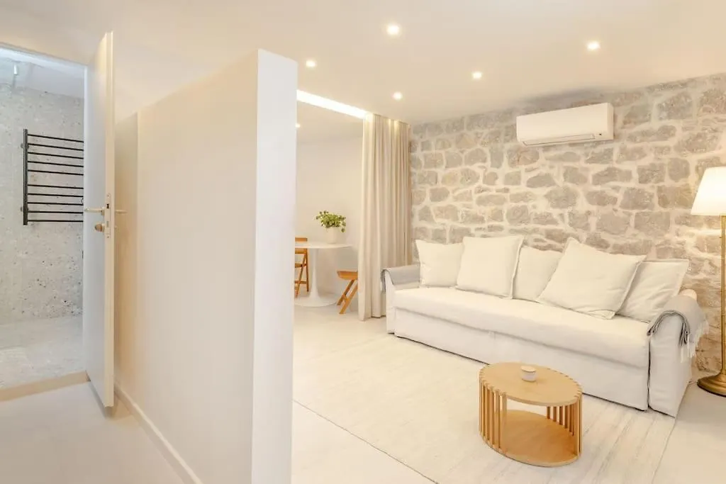 Ray Apartment Split